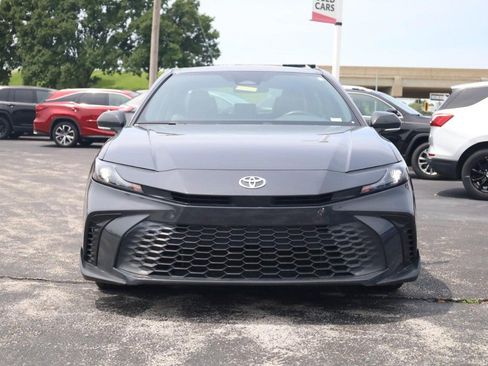 Used 2025 Toyota Camry SE FWD image 3