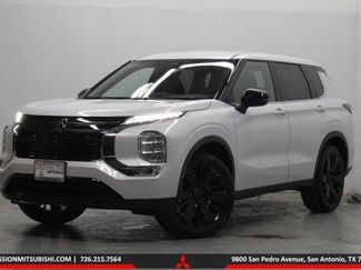 New 2026 Mitsubishi Outlander LE video 1