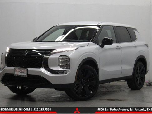 New 2026 Mitsubishi Outlander LE image 1