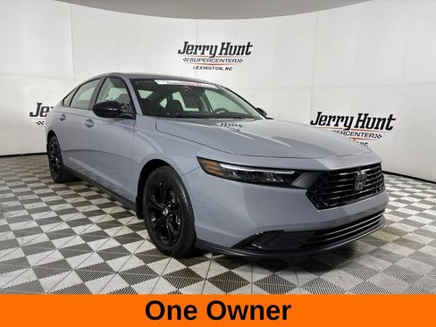 Used 2025 Honda Accord SE image 4