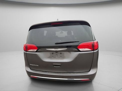 Used 2017 Chrysler Pacifica Touring-L image 19