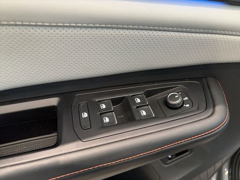 Used 2024 Volkswagen Atlas Peak Edition SE AWD/4WD image 18