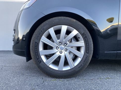 Used 2023 Land Rover Range Rover SE image 12