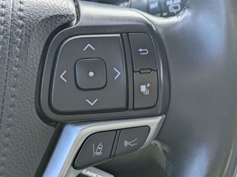 Used 2019 Toyota Highlander XLE FWD image 23