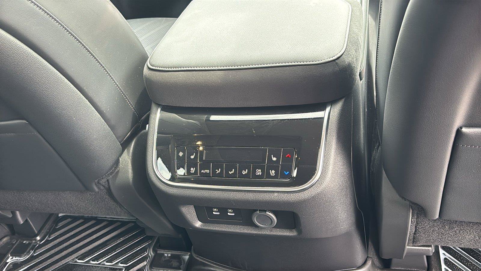 Used 2025 INFINITI QX80 Luxe RWD image 27