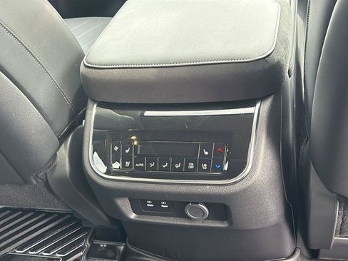 Used 2025 INFINITI QX80 Luxe RWD image 27
