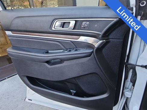 Used 2019 Ford Explorer Limited w/ Ford Safe & Smart Package FWD image 28