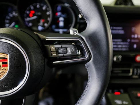 Certified 2025 Porsche Macan image 16