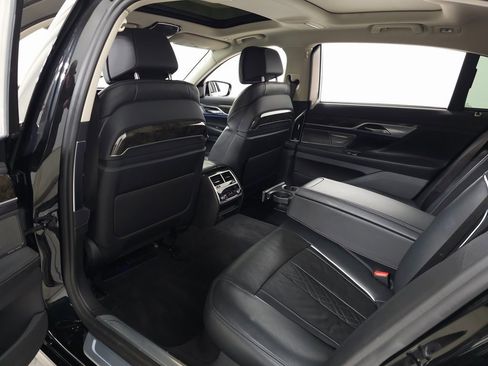 Used 2020 BMW 745e xDrive image 40