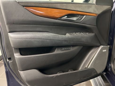 Used 2017 Cadillac Escalade Premium Luxury AWD/4WD image 29