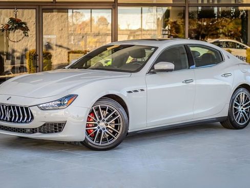 Used 2019 Maserati Ghibli S image 2