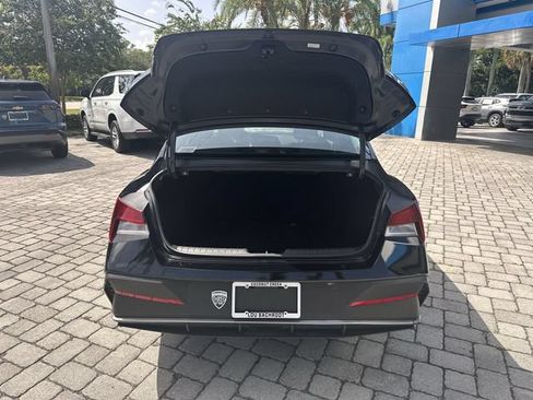 Used 2024 Hyundai Elantra SEL FWD image 28