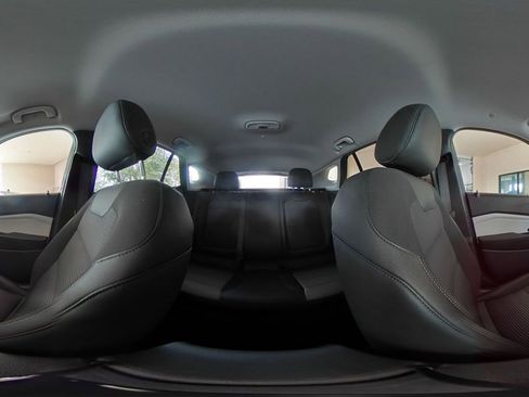 Used 2025 Chevrolet Trax LT w/ LT Convenience Package image 37