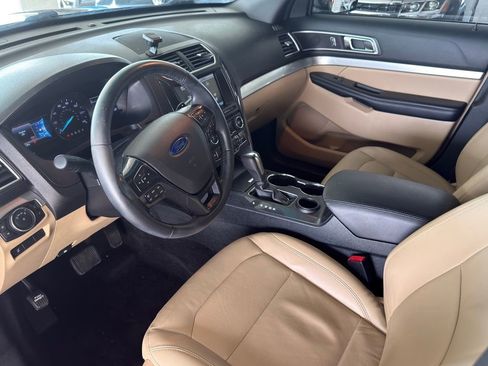 Used 2016 Ford Explorer XLT w/ Equipment Group 202A FWD image 10