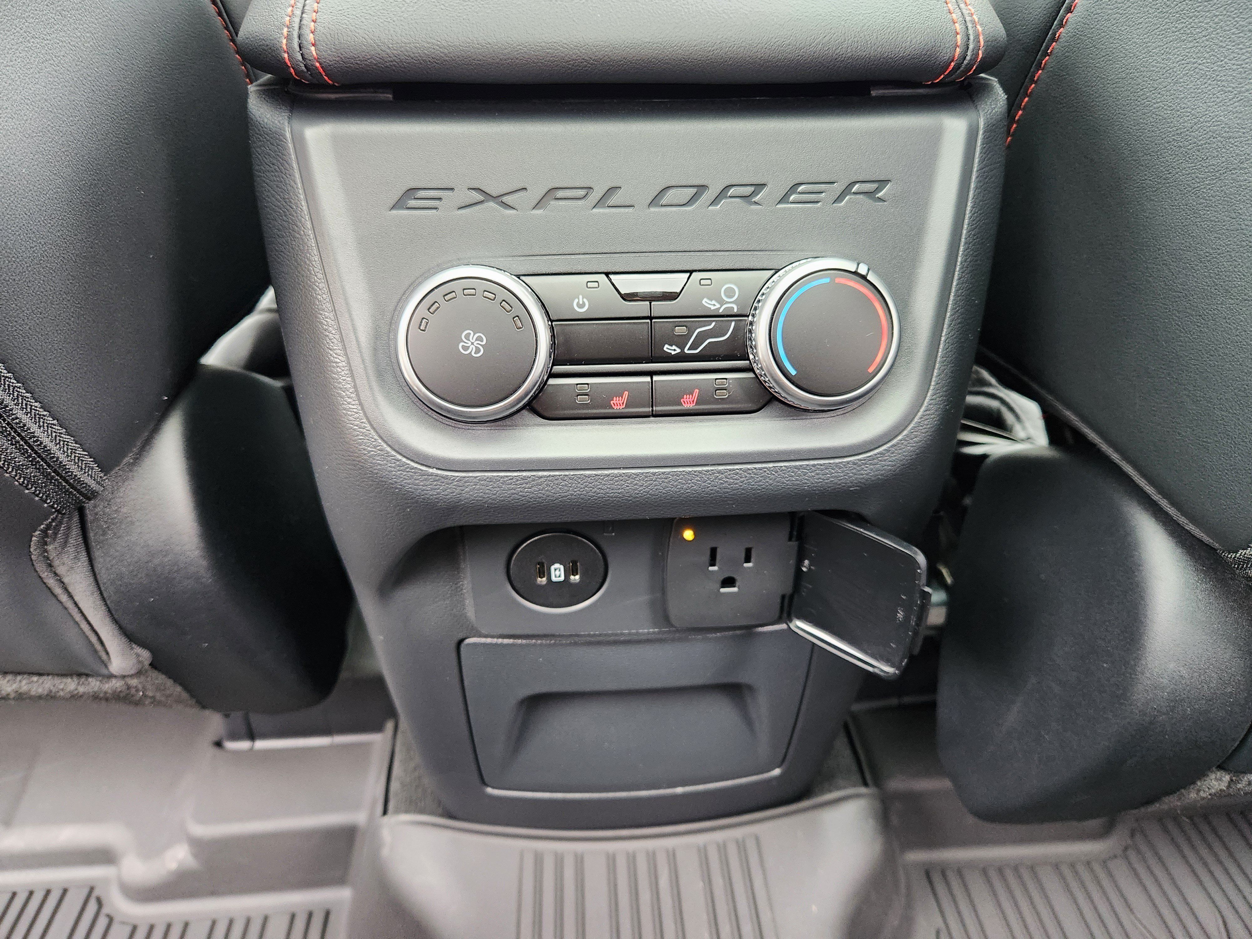 Used 2025 Ford Explorer ST-Line w/ Premium Package AWD/4WD image 39