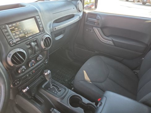 Used 2017 Jeep Wrangler Sport w/ Quick Order Package 24S AWD/4WD image 12