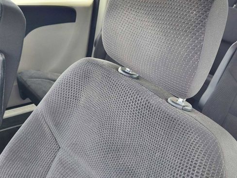 Used 2019 Dodge Grand Caravan SE w/ UConnect Hands-Free Group FWD image 14
