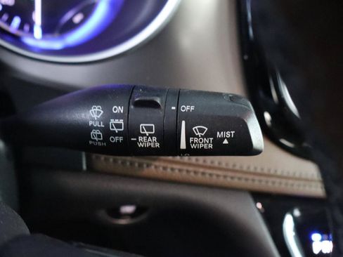 Used 2018 Chrysler Pacifica Limited w/ Advanced Safetytec Group FWD image 22