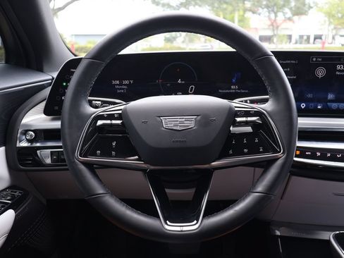 Used 2025 Cadillac Lyriq Luxury RWD image 45