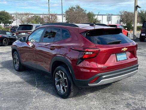 Certified 2025 Chevrolet Trax LT w/ Driver Confidence Package image 7