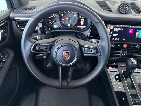 Used 2025 Porsche Macan image 16