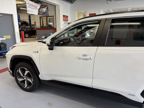 Used 2021 Toyota RAV4 SE w/ Weather & Moonroof Package image 4