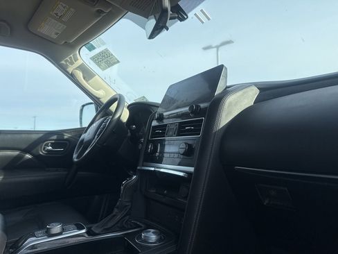 Used 2024 INFINITI QX80 Luxe image 24