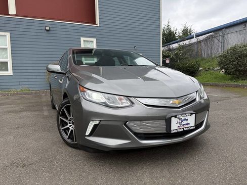 Used 2017 Chevrolet Volt LT FWD image 1