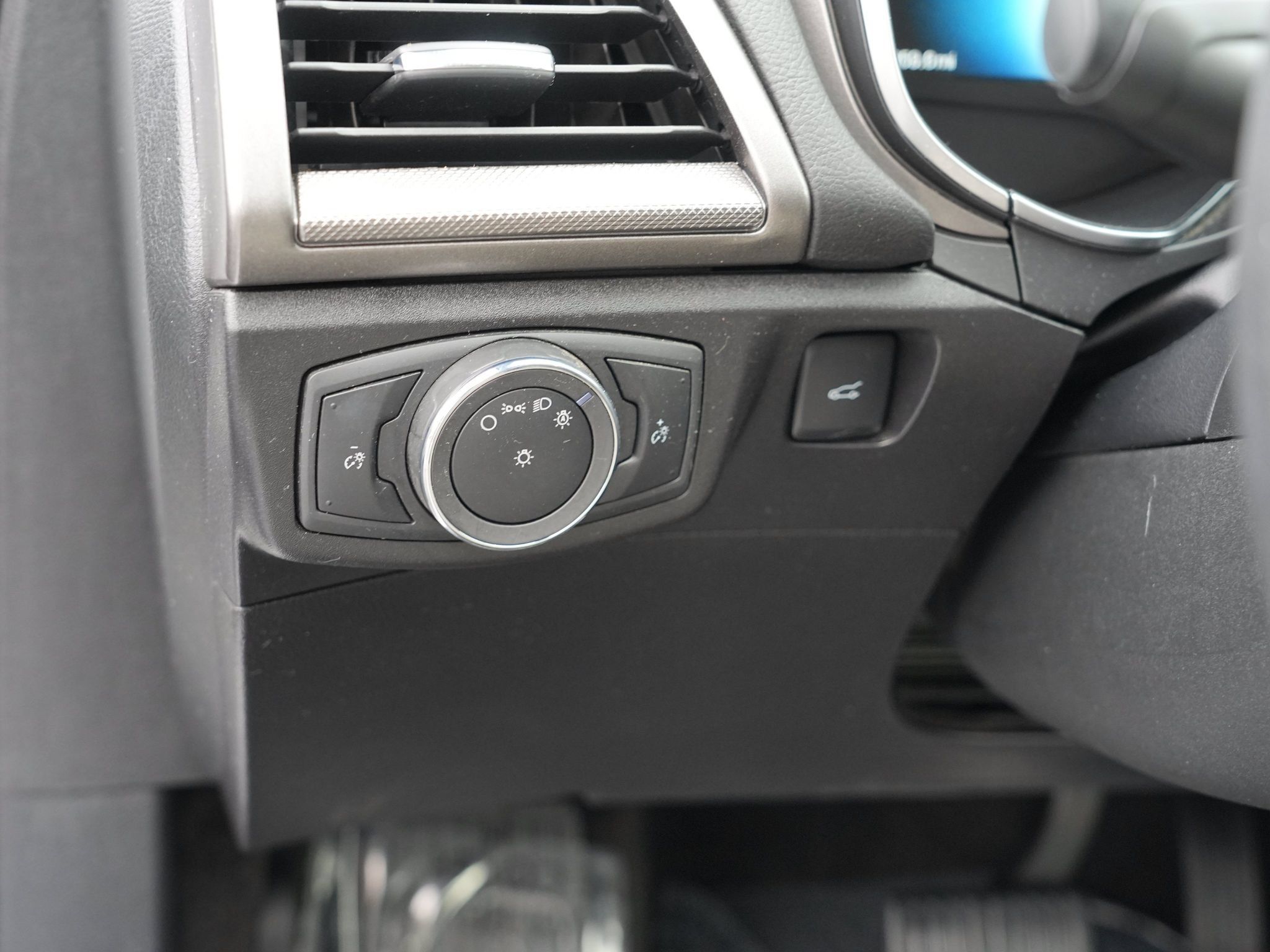 Used 2018 Ford Fusion S FWD image 17