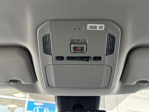 Used 2022 Toyota Highlander LE image 21