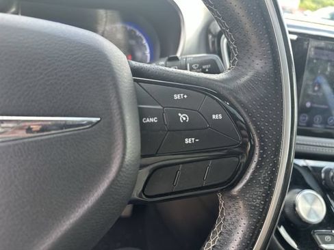 Used 2018 Chrysler Pacifica Limited w/ S Appearance Package FWD image 41