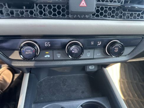 Used 2024 Honda HR-V LX image 9