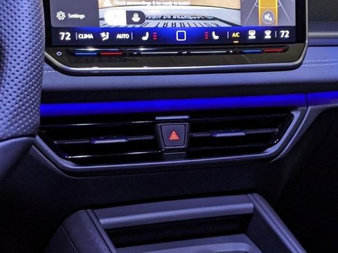 New 2026 Volkswagen Tiguan SE R-Line image 18