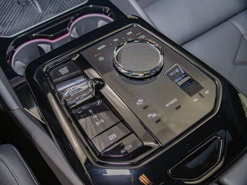 New 2026 BMW 550e xDrive w/ Executive Package image 19