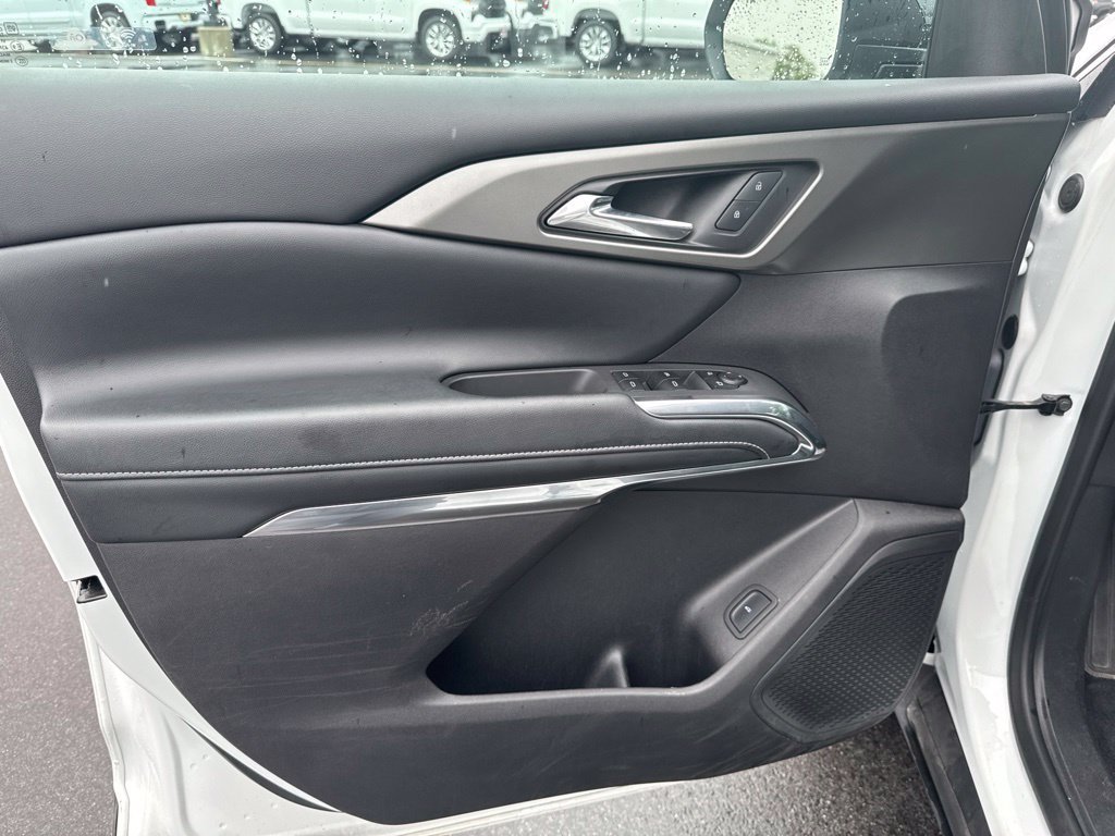 Used 2025 Chevrolet Traverse LT AWD/4WD image 14