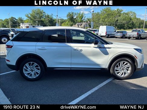 Certified 2023 Lincoln Corsair AWD image 9