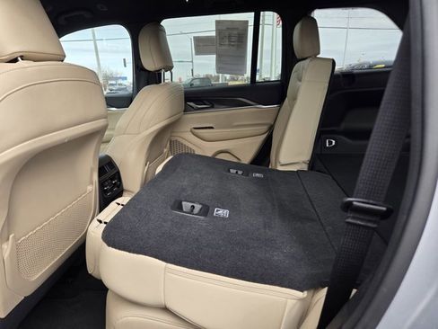 Used 2024 Jeep Grand Cherokee Limited image 35