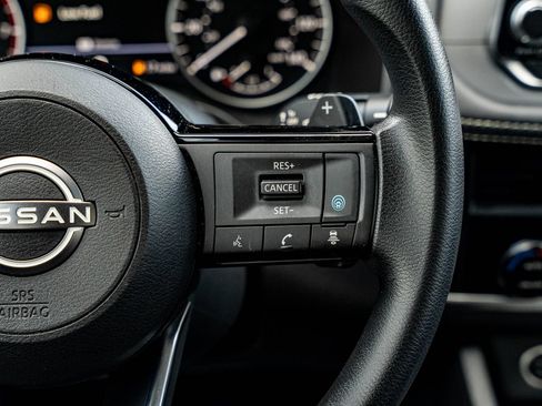 Used 2023 Nissan Rogue SV FWD image 25