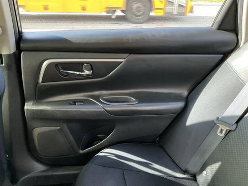 Used 2016 Nissan Altima 2.5 SR FWD image 16