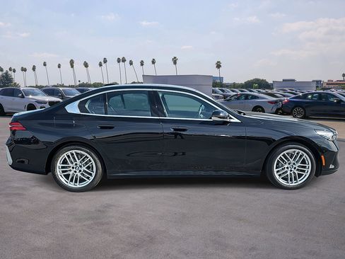 Used 2025 BMW 530i RWD image 4