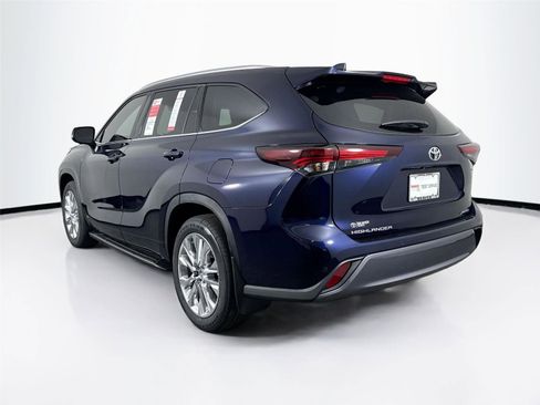New 2026 Toyota Highlander Limited image 13