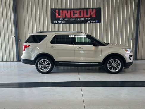 Used 2018 Ford Explorer XLT w/ Equipment Group 202A FWD image 8