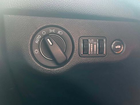 Used 2019 Dodge Challenger SXT RWD image 13