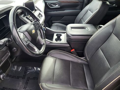 Used 2023 Chevrolet Suburban Premier AWD/4WD image 4