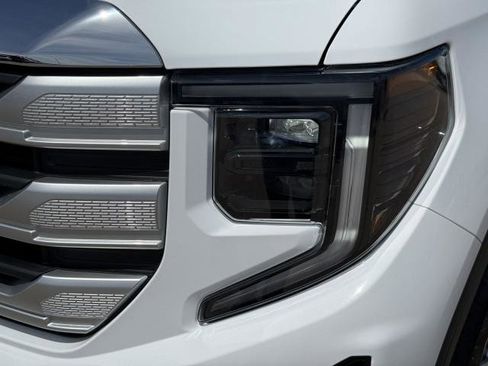 New 2026 GMC Sierra 1500 SLE image 17