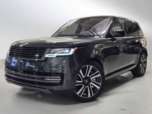 Used 2023 Land Rover Range Rover SE image 1