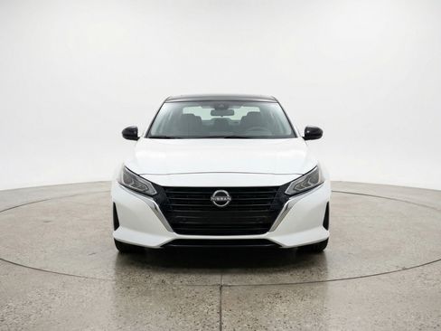Used 2025 Nissan Altima 2.5 SV FWD image 2
