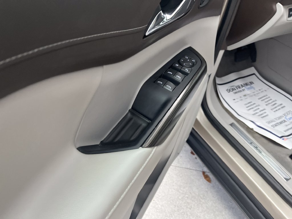 Used 2022 GMC Acadia SLT w/ Preferred Package FWD image 10