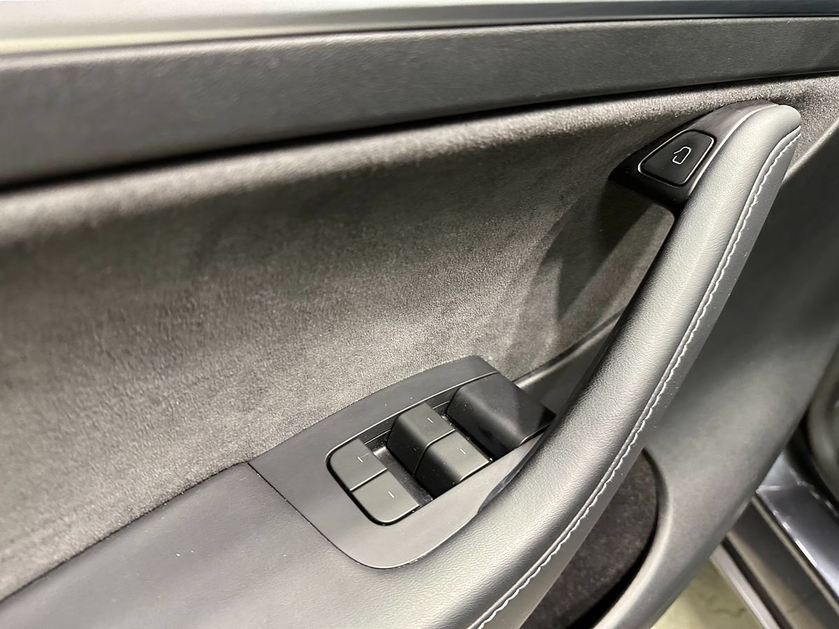 Used 2024 Tesla Model Y Long Range AWD/4WD image 23