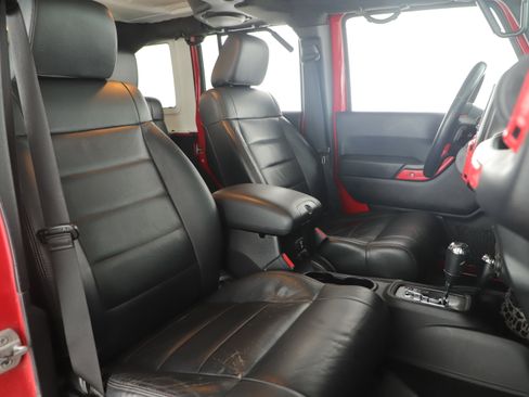 Used 2012 Jeep Wrangler Unlimited Sahara w/ Connectivity Group image 19